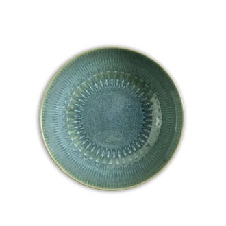 Influenced by the intricate patterns and colours from a diverse range of bugs, the Living Jewel’s cereal bowl marries perfectly the past and present. Features a beautiful blue and green effect.