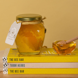 Lifestyle image of the Acacia honey