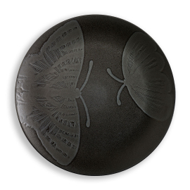 Influenced by the intricate patterns and colours from a diverse range of bugs, the Living Jewel’s serve platter in black marries perfectly the past and present. In print of two moths/butterflies facing each other.