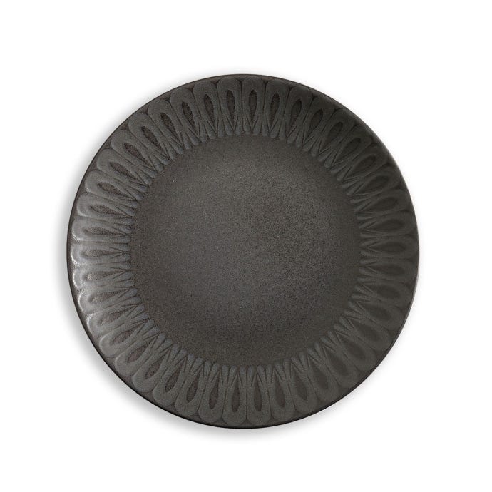 A beautiful stoneware salad plate, inspired by the stunning and intricate artwork found in the extensive Royal Botanic Gardens, Kew's archives.
