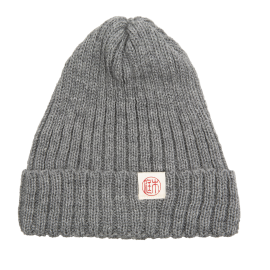 Image of the grey, knitted niwaki woolly hat featuring an off-centre Niwaki hanko.